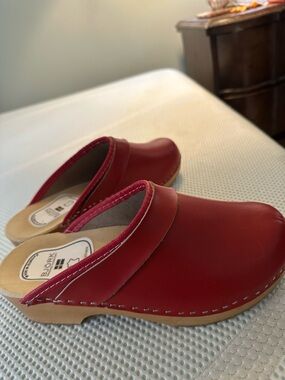 Bjorn Borg Red Leather Mule Clogs with Contrast Stitching